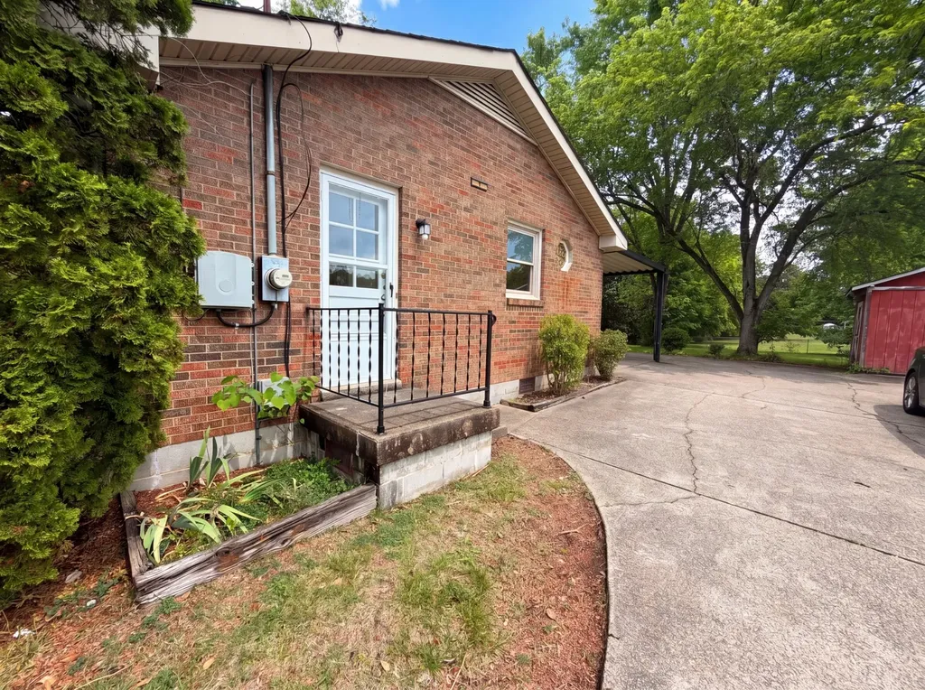587 Lafayette Road Clarksville TN 37042
