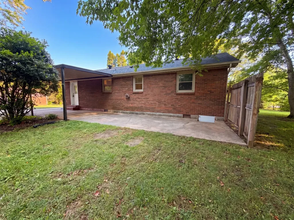 587 Lafayette Road Clarksville TN 37042