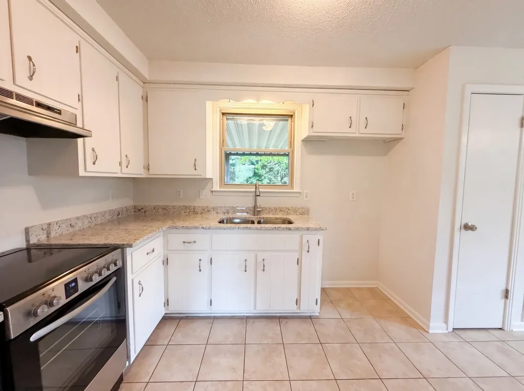 587 Lafayette Road Clarksville TN 37042