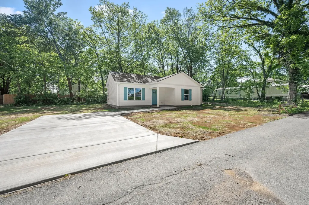 318 Chestnut Alley Tullahoma TN 37388