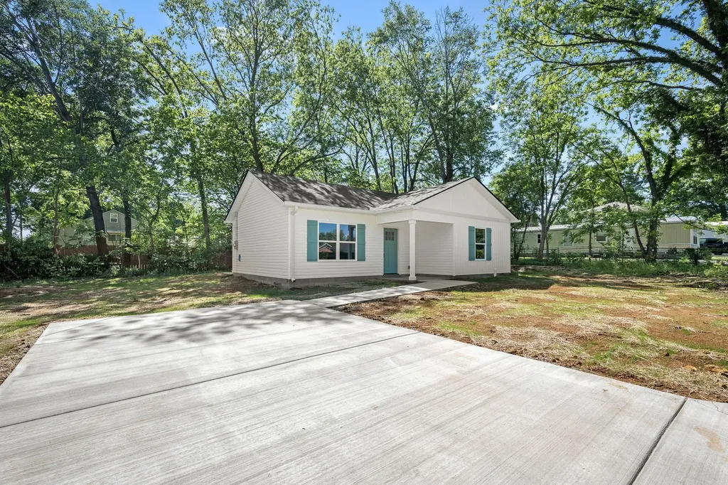 318 Chestnut Alley Tullahoma TN 37388