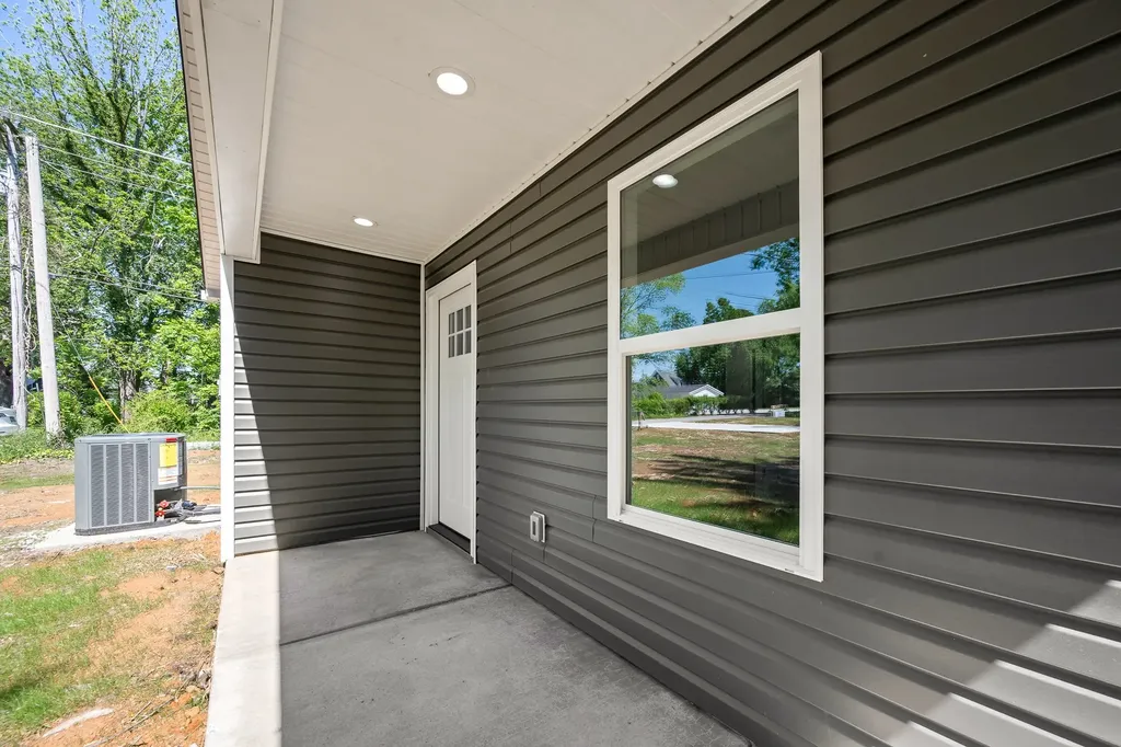 208 Decherd Street, W Tullahoma TN 37388