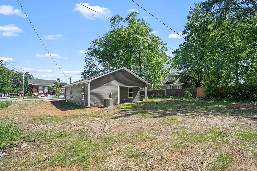 208 Decherd Street, W Tullahoma TN 37388