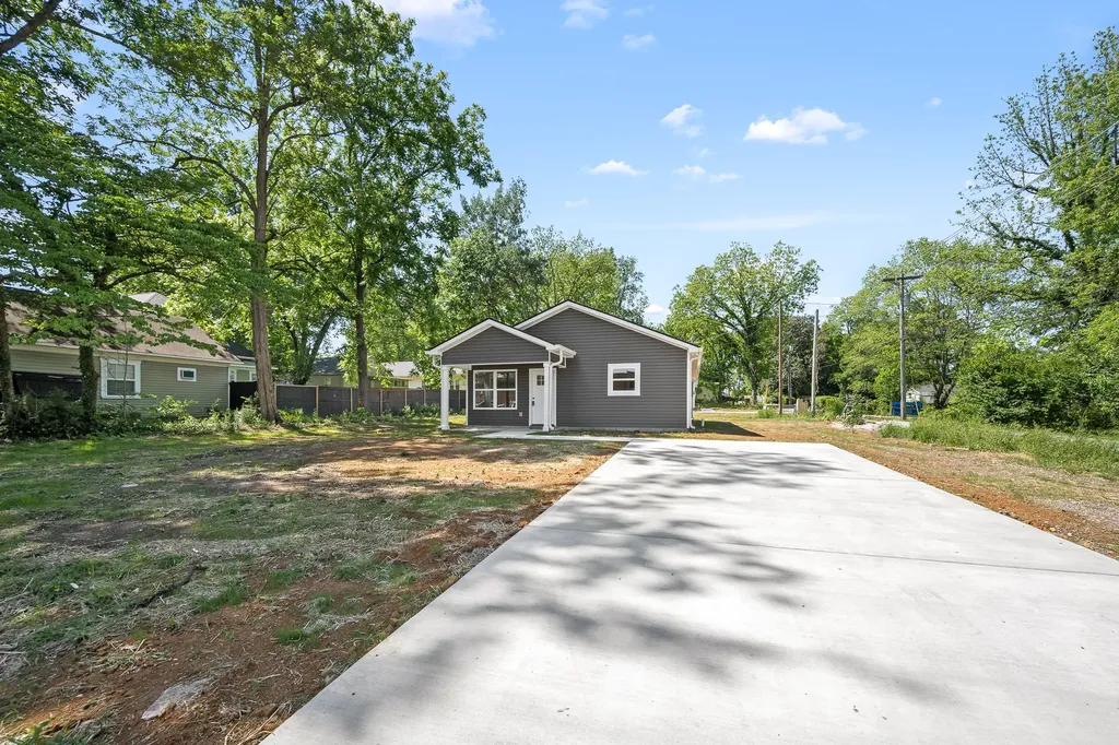208 Decherd Street, W Tullahoma TN 37388