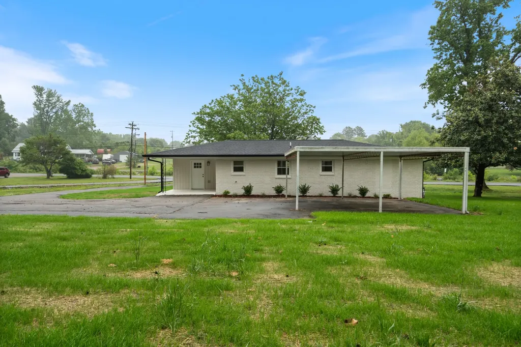 113 Brook Street Mc Ewen TN 37101