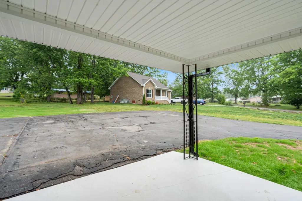 113 Brook Street Mc Ewen TN 37101