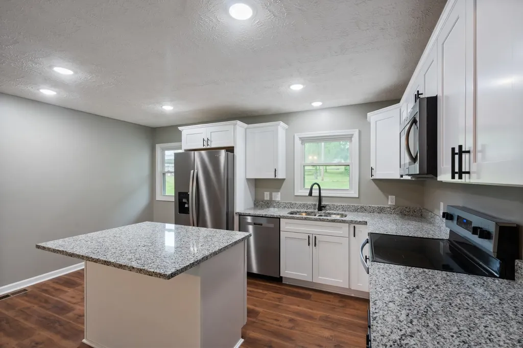 113 Brook Street Mc Ewen TN 37101