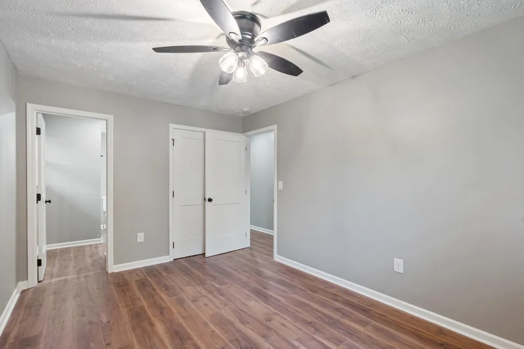 113 Brook Street Mc Ewen TN 37101