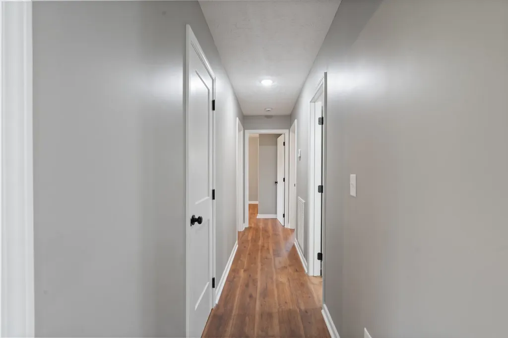 113 Brook Street Mc Ewen TN 37101