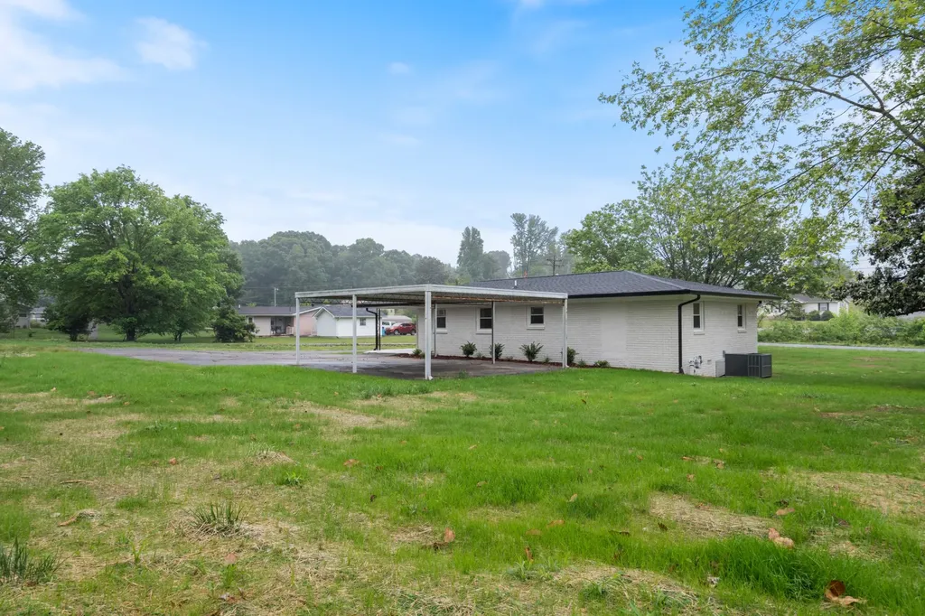 113 Brook Street Mc Ewen TN 37101