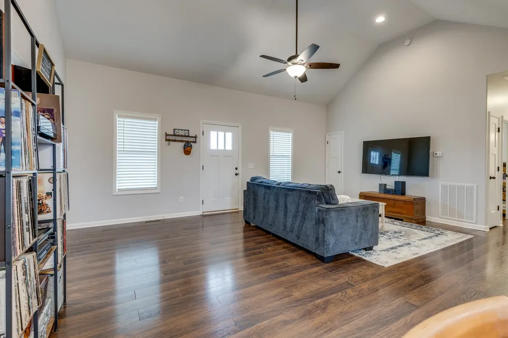 2513 Warners Ridge Chapel Hill TN 37034