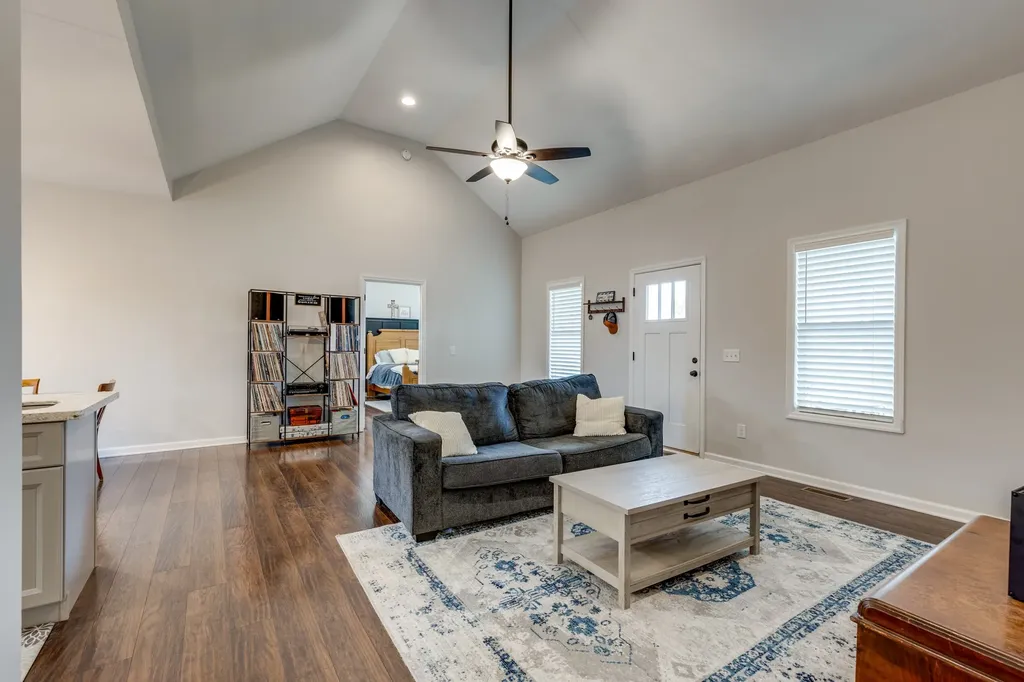 2513 Warners Ridge Chapel Hill TN 37034