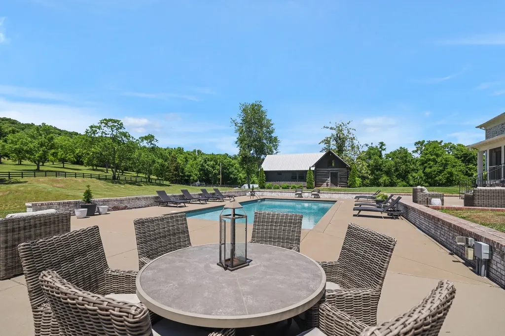 2964 Pulaski Highway Columbia TN 38401