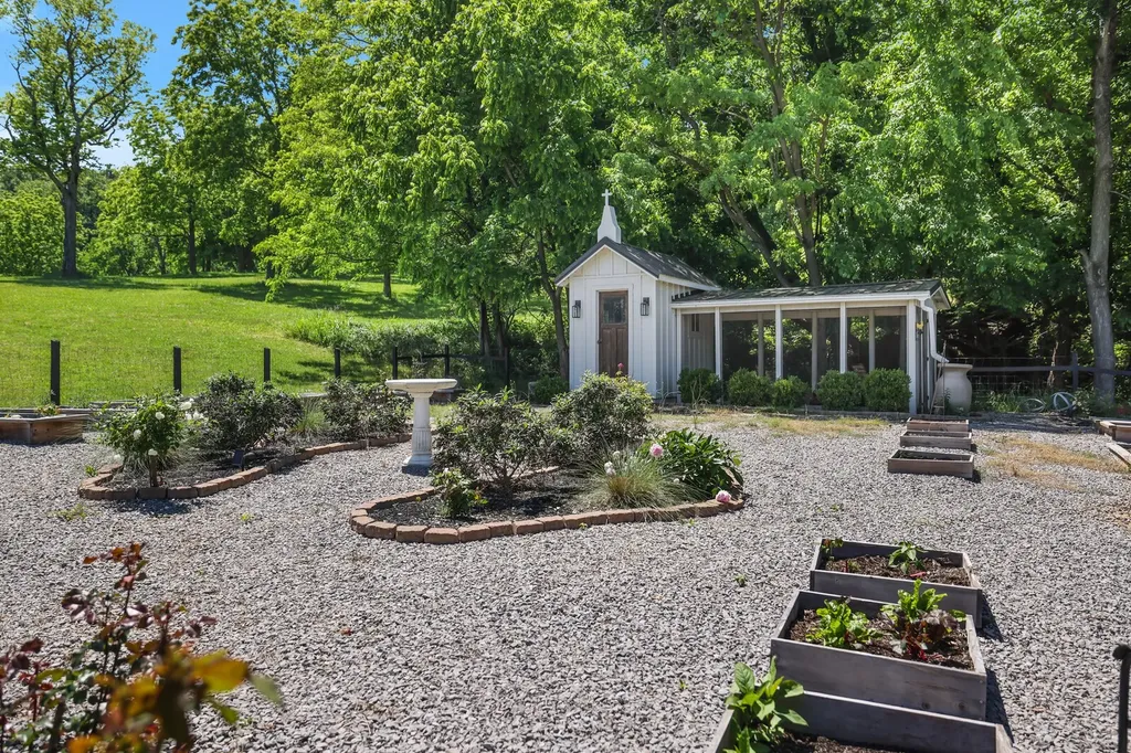 2964 Pulaski Highway Columbia TN 38401