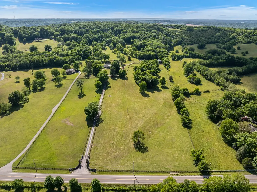 2964 Pulaski Highway Columbia TN 38401