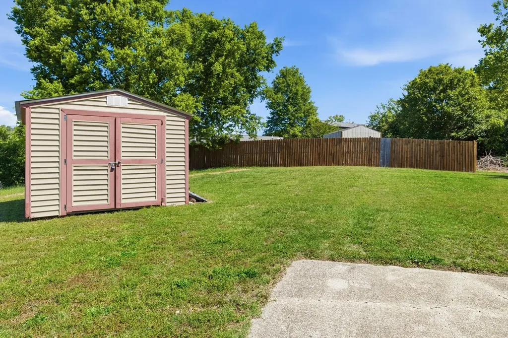 105 S Valley Road Hendersonville TN 37075