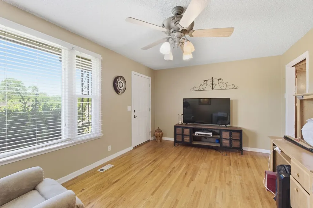 105 S Valley Road Hendersonville TN 37075