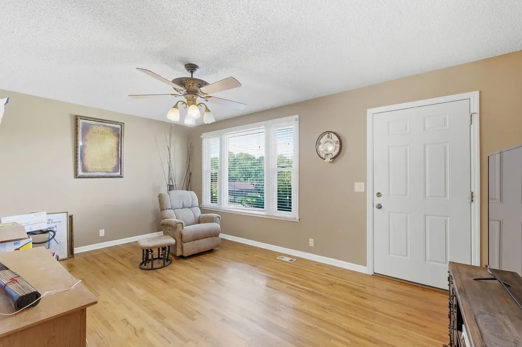 105 S Valley Road Hendersonville TN 37075