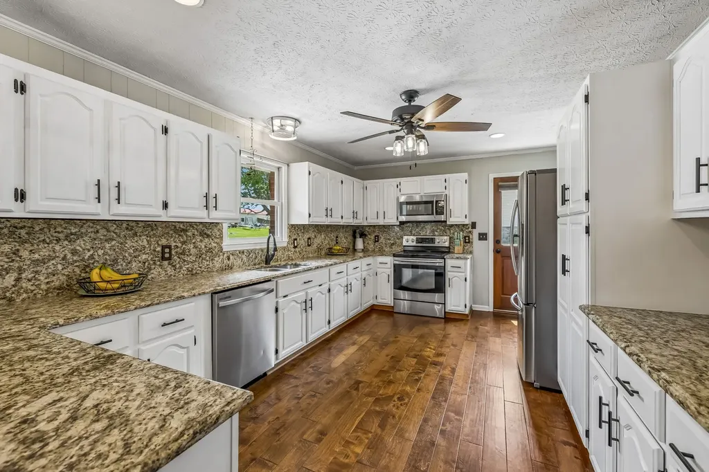 2446 Hwy 31, E Gallatin TN 37066