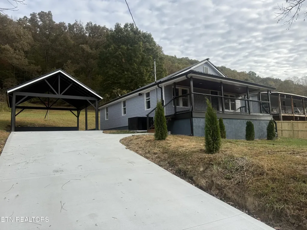 220 Walden Avenue Oliver Springs TN 37840