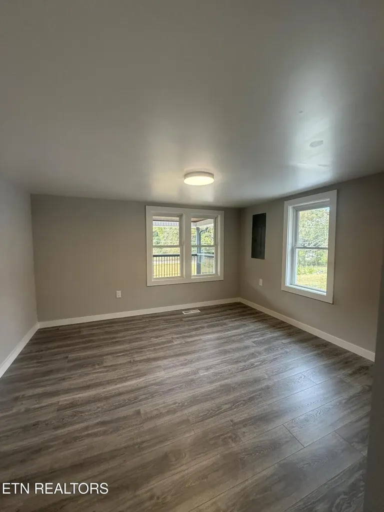 220 Walden Avenue Oliver Springs TN 37840