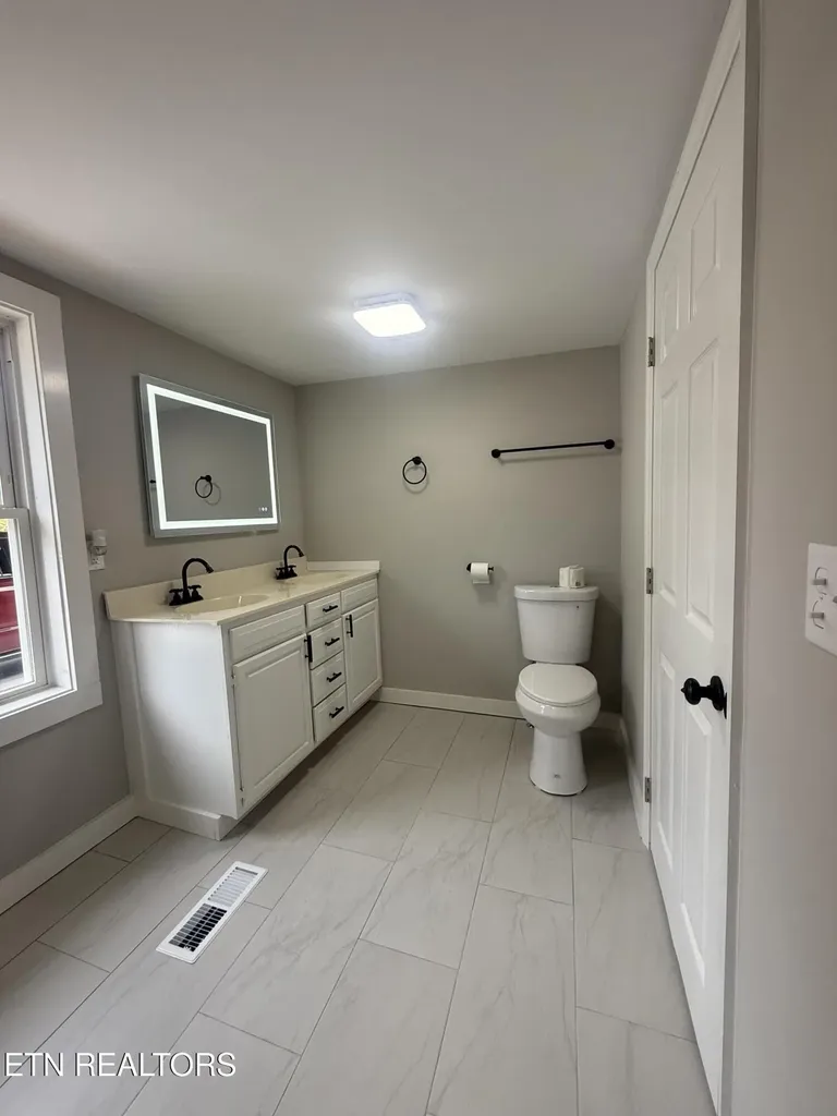 220 Walden Avenue Oliver Springs TN 37840