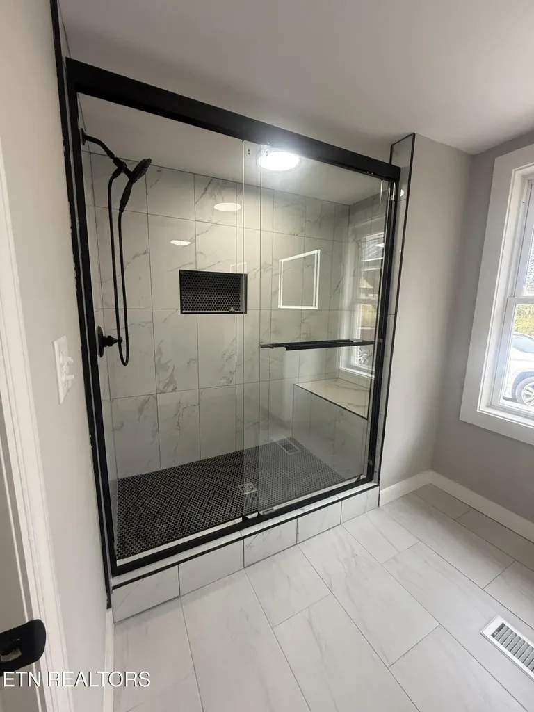 220 Walden Avenue Oliver Springs TN 37840