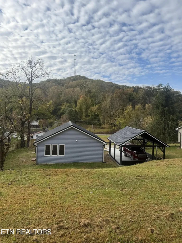 220 Walden Avenue Oliver Springs TN 37840
