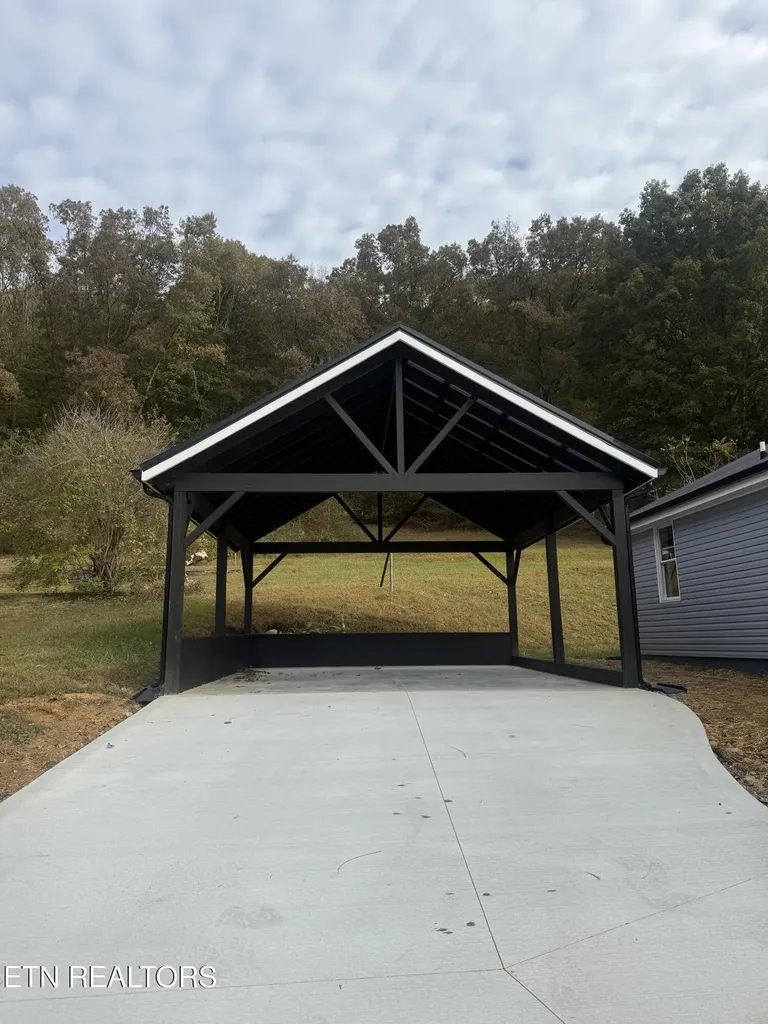 220 Walden Avenue Oliver Springs TN 37840