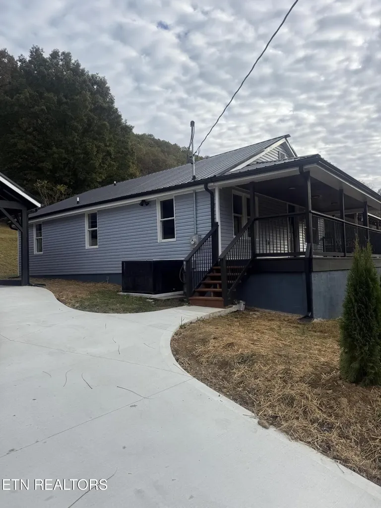 220 Walden Avenue Oliver Springs TN 37840