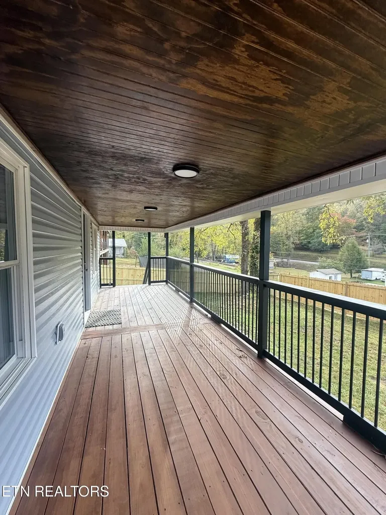 220 Walden Avenue Oliver Springs TN 37840