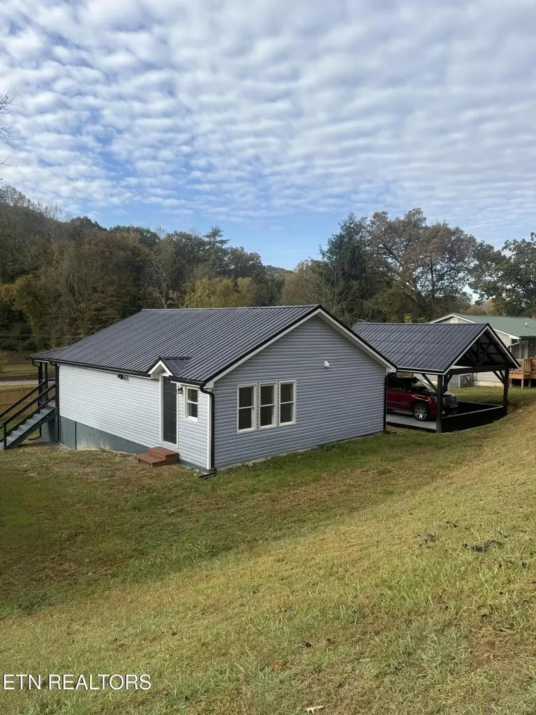 220 Walden Avenue Oliver Springs TN 37840