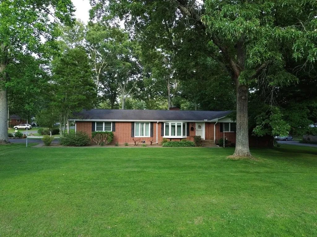 222 Crestwood Drive Tullahoma TN 37388