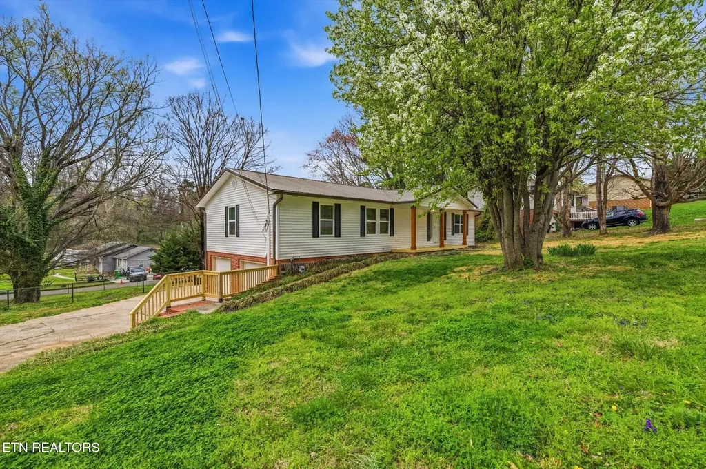 2001 Wayne Circle Maryville TN 37804