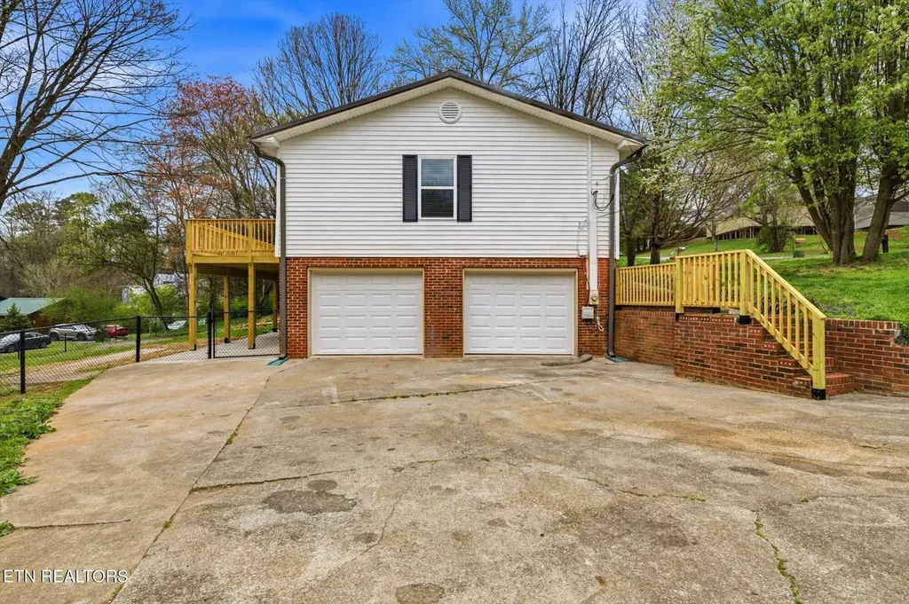 2001 Wayne Circle Maryville TN 37804