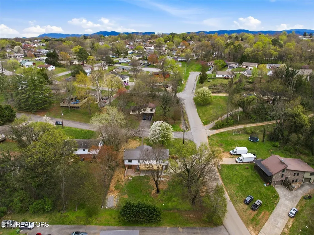 2001 Wayne Circle Maryville TN 37804