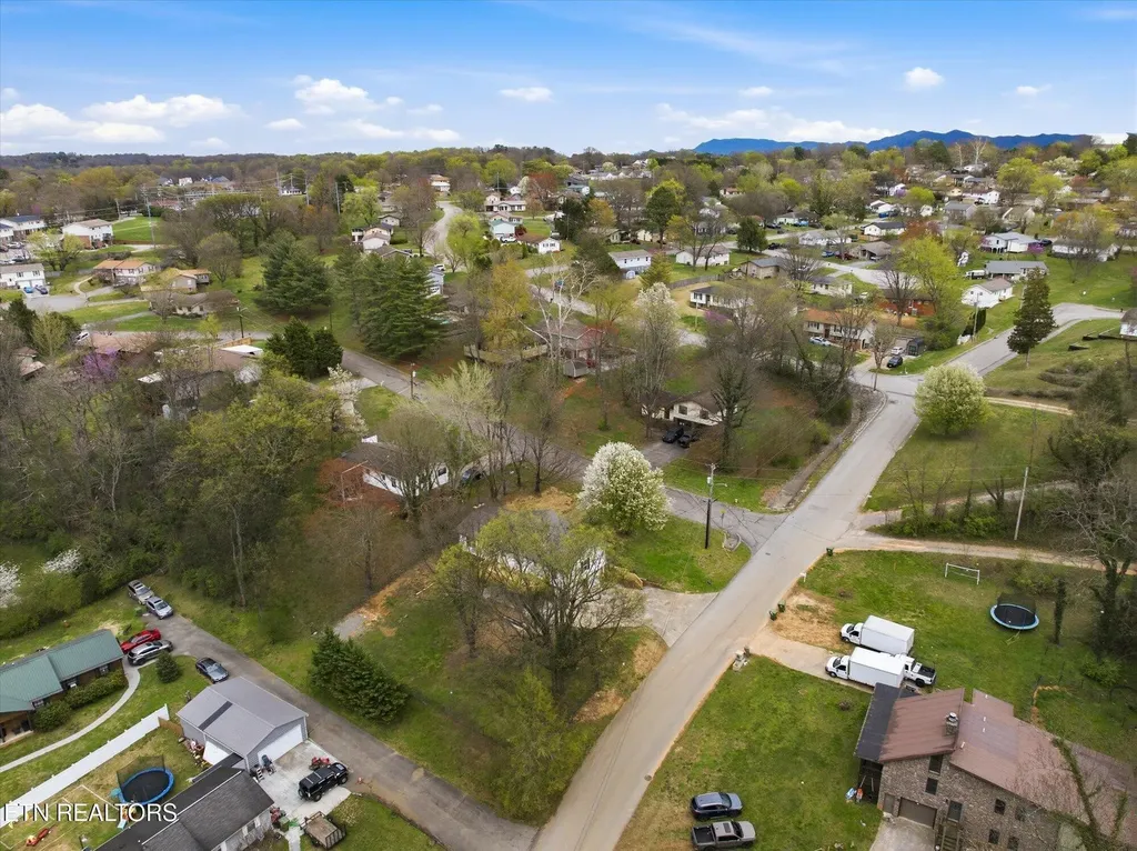 2001 Wayne Circle Maryville TN 37804