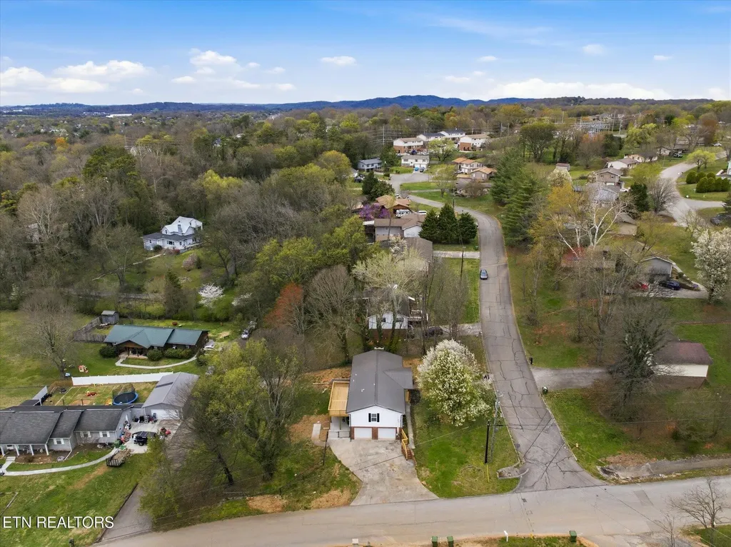 2001 Wayne Circle Maryville TN 37804