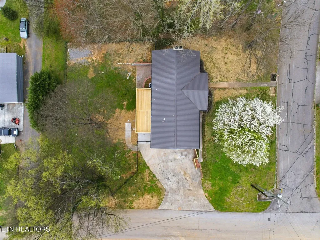 2001 Wayne Circle Maryville TN 37804