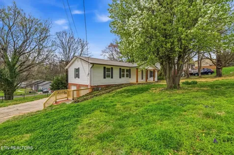 2001 Wayne Circle Maryville TN 37804