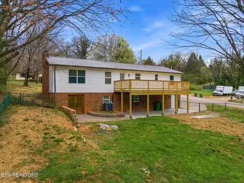 2001 Wayne Circle Maryville TN 37804