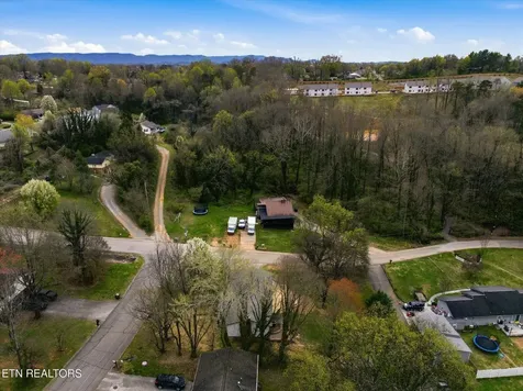 2001 Wayne Circle Maryville TN 37804