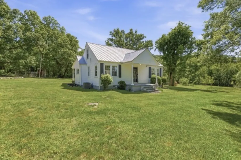 14991 Manchester Pike Christiana TN 37037