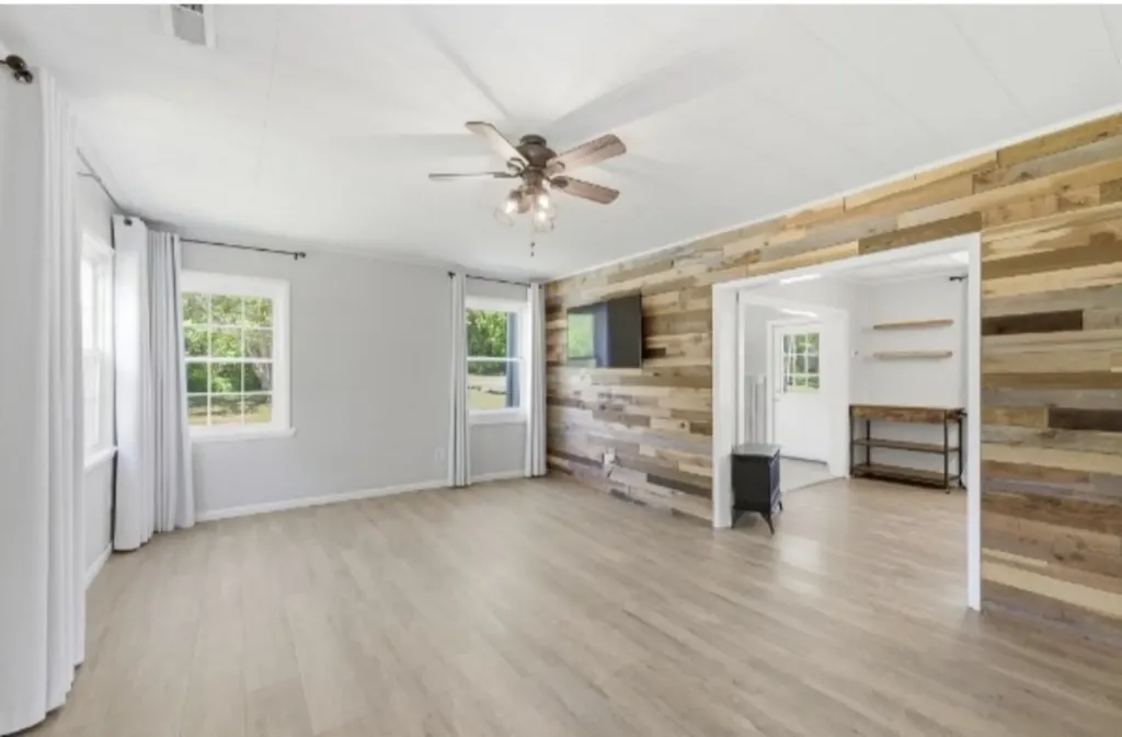 14991 Manchester Pike Christiana TN 37037