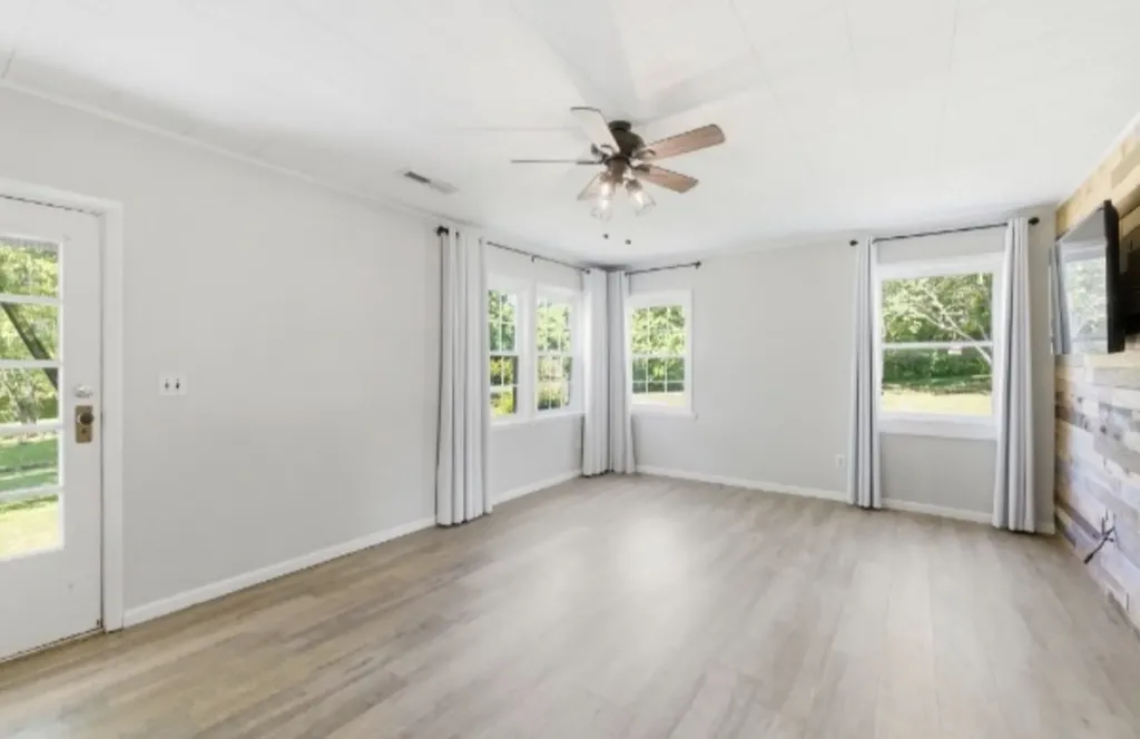 14991 Manchester Pike Christiana TN 37037