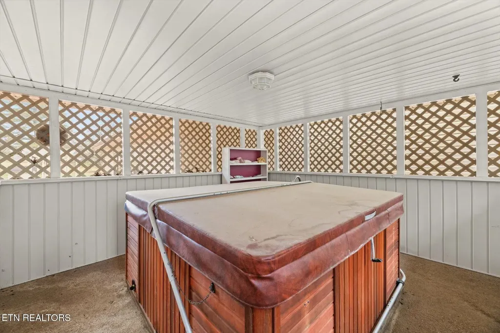 1756 County Road 700 Riceville TN 37370