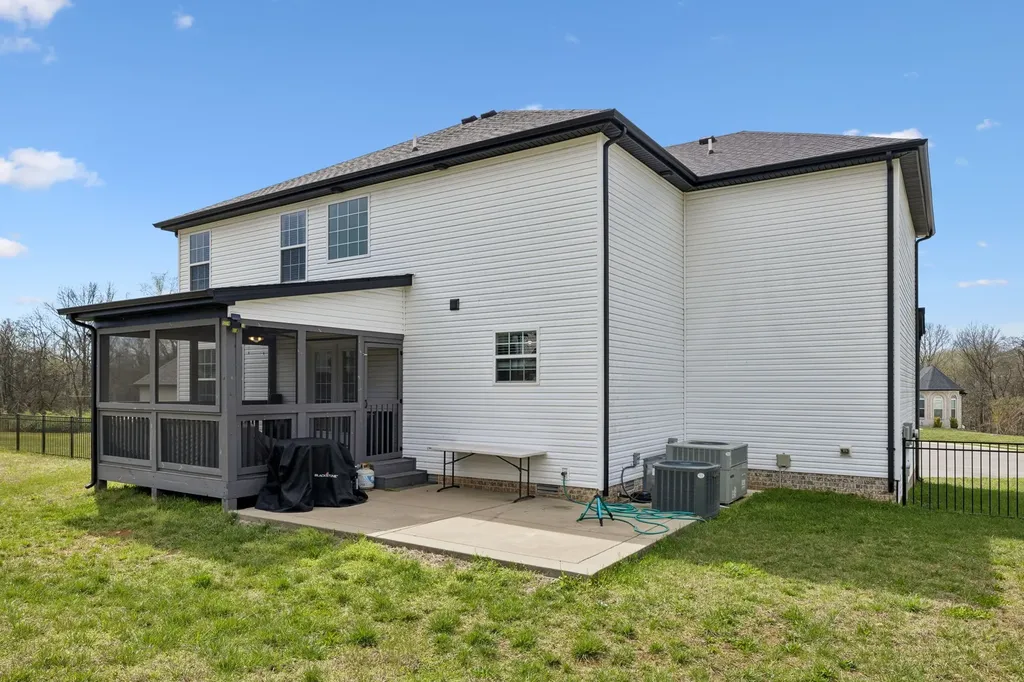 429 Crestwicke Court Clarksville TN 37043