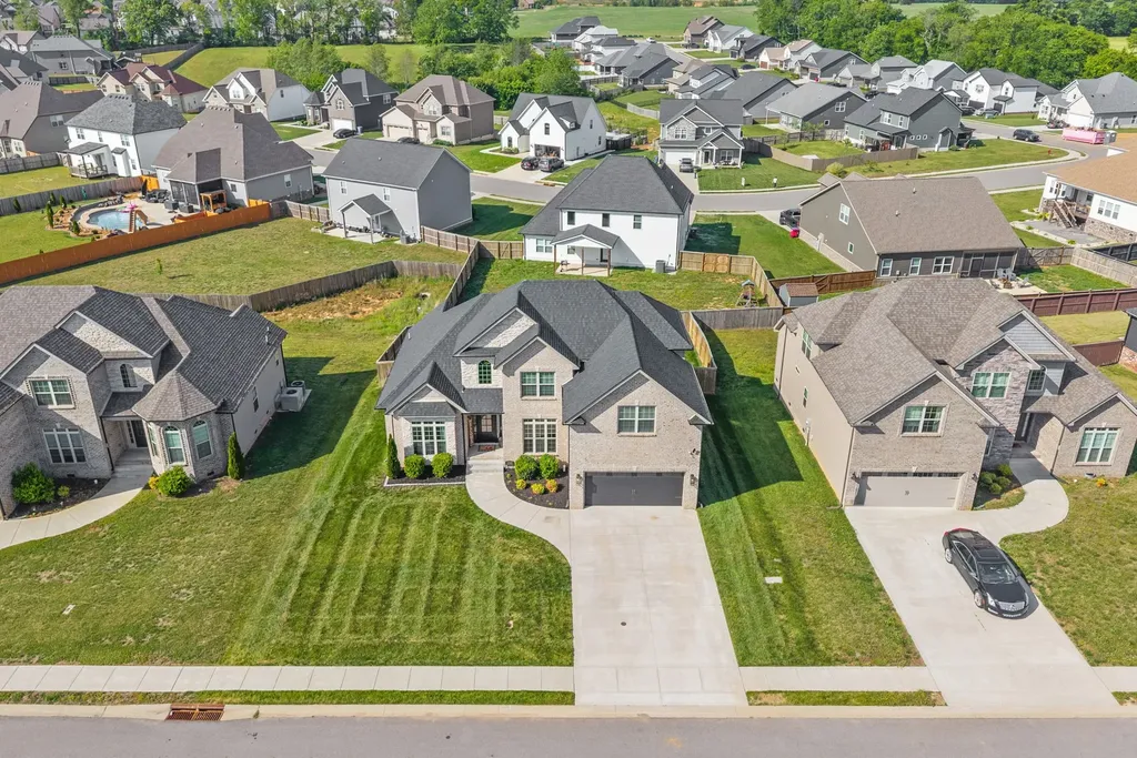 238 Cotoneaster Lane Clarksville TN 37043