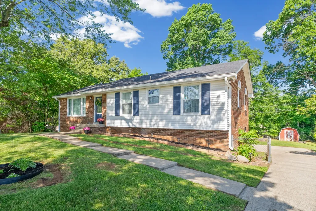 2222 Robin Drive Clarksville TN 37042