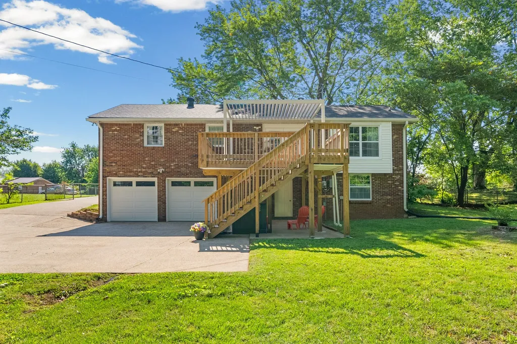 2222 Robin Drive Clarksville TN 37042